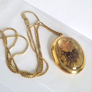 Vintage 1928 Gold Plate Floral Flower Large Oval Locket Pendant Grandma Necklace